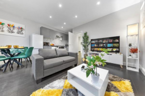 Stylish 1-Bed Apartment in London, Perfect for Contractors, Couples, Families, & Business Stays- Long & Short Stays Welcome